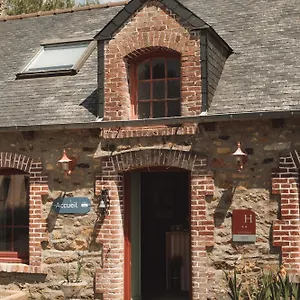 Le Relais De Beaucemaine Hotel
